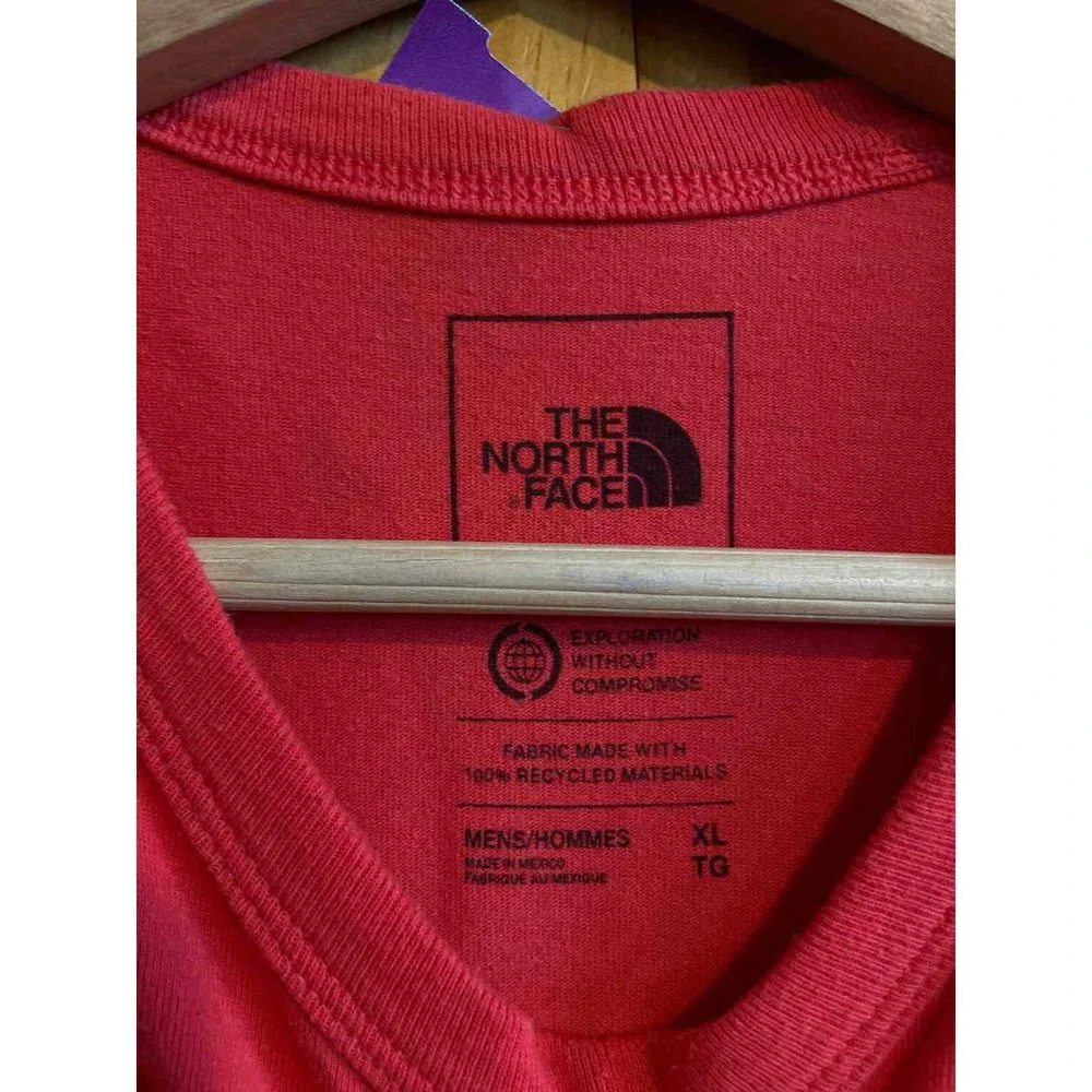 Size XL The North Face Men's Short Sleeve Shirt